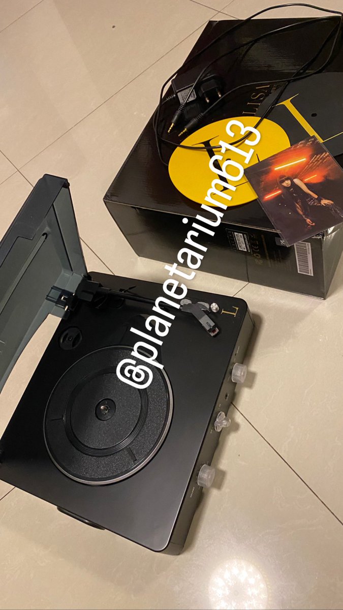 planetarium613's tweet photo. LALISA BLUETOOTH RECORD PLAYER เครื่องเล่นแผ่นเสียงลิซ่า 5500 ราคาต่อรองได้ สภาพดีมากก ไม่ค่อยได้ใช้ #ตลาดนัดblackpink #ตลาดนัดบพ #ตลาดนัดเครื่องเล่นแผ่นเสียง #เครื่องเล่นแผ่นเสียง #LISA https://t.co/KMi4951grm