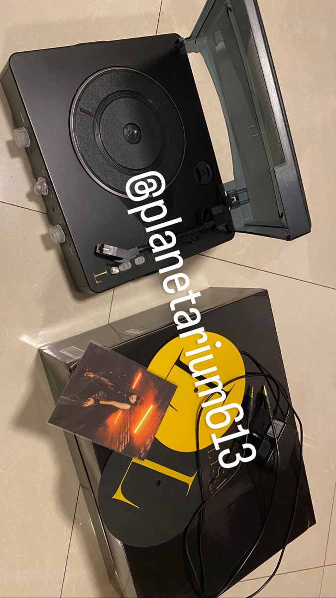 planetarium613's tweet photo. LALISA BLUETOOTH RECORD PLAYER เครื่องเล่นแผ่นเสียงลิซ่า 5500 ราคาต่อรองได้ สภาพดีมากก ไม่ค่อยได้ใช้ #ตลาดนัดblackpink #ตลาดนัดบพ #ตลาดนัดเครื่องเล่นแผ่นเสียง #เครื่องเล่นแผ่นเสียง #LISA https://t.co/KMi4951grm