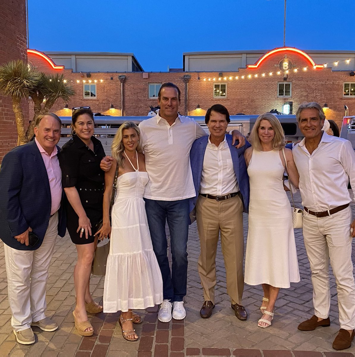 FBCoachP's tweet photo. A great end to a special day, with special friends! Thank you to all those who made this day possible by their giving! #Makeadifference https://t.co/WLoLTcsX6E