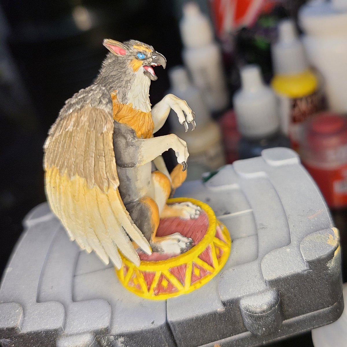 Arikanthus's tweet photo. This is an absolutely self-indulgent mini but I'm basically done painting my good girl @CriptaStudios #griffon to my #dog's colours!

We'll do the base tomorrow 😅

#miniaturepainting #miniatures #ttrpgs #ttrpg #3Dprinting #3dprinted #dogsoftwitter https://t.co/XYmGo6LQMH