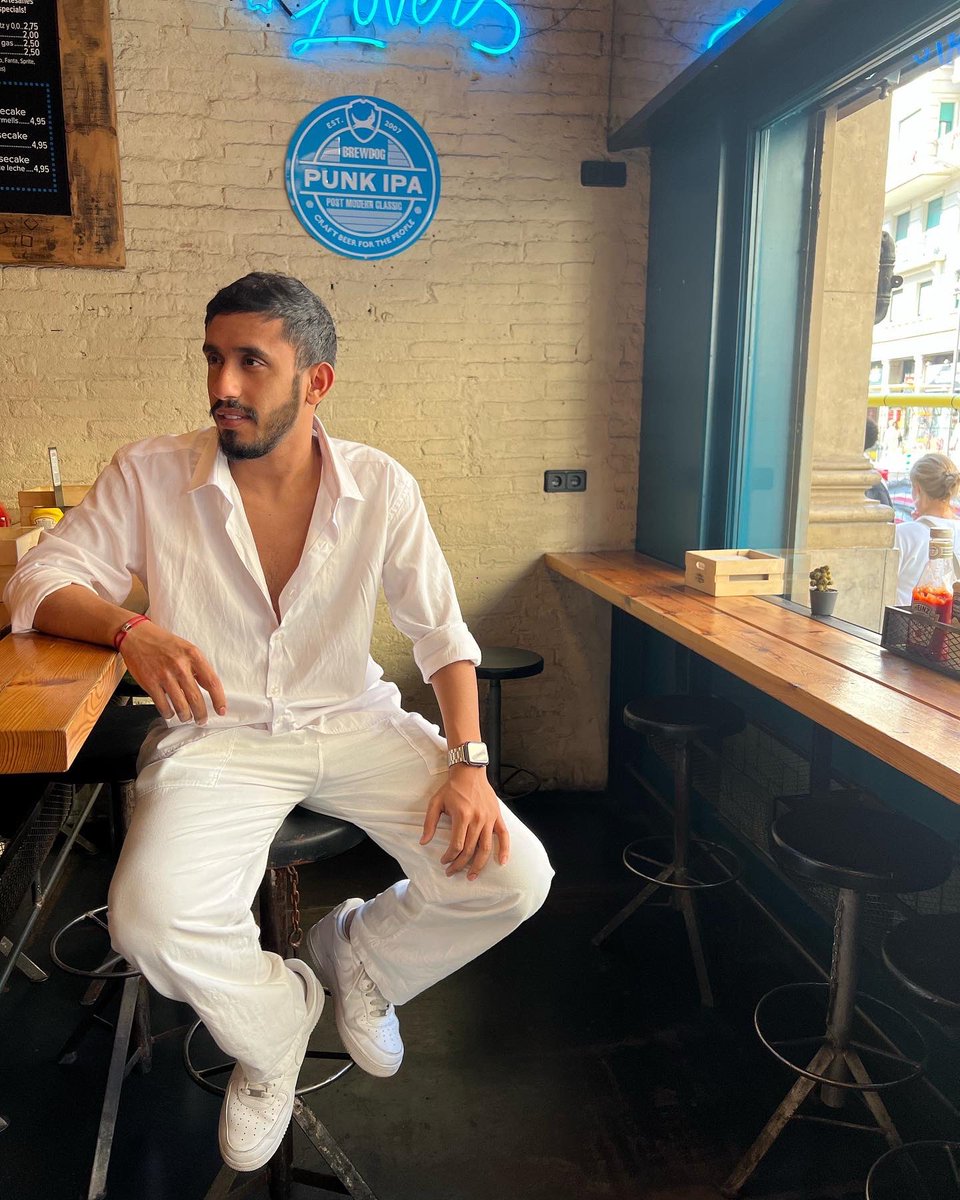 HBinM7mdd's tweet photo. Men in white.👨🏽‍🔬🌴 https://t.co/0incQa0oJ3
