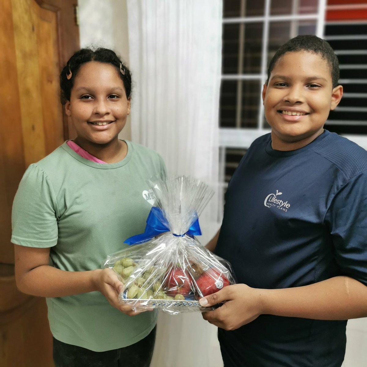 JhanelF's tweet photo. Los hijos míos, vinieron a verme.
#LiaDeMiCorazon #JavierDavid
La Familia va primero, decía el Comandante #ReyesDiaz #epd. https://t.co/Ftyp9lNQMS