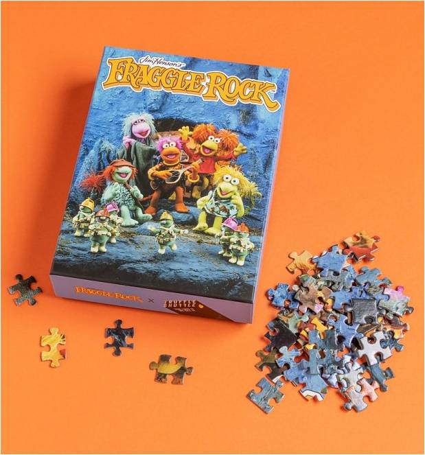 Celebrate the furry, fun-loving Fraggles with this official jigsaw puzzle. Bonus points if you sing the theme song while you piece it together! Clap! Clap! @truffleshuffle_ ow.ly/Mchr50JZICi