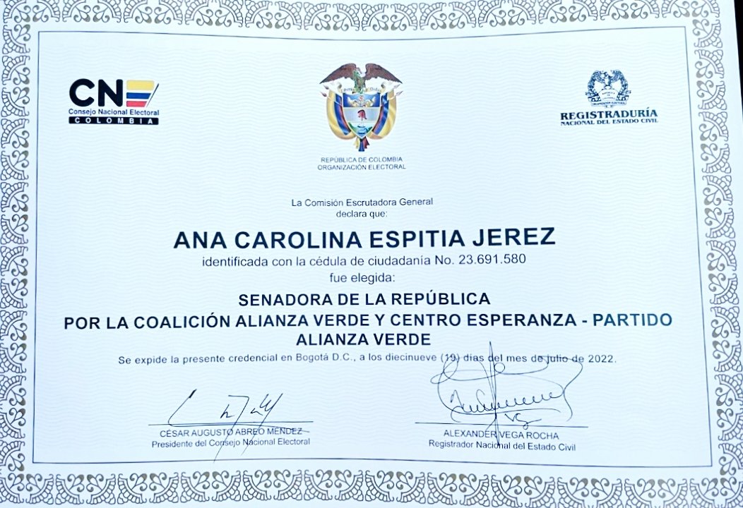 CaroEspitiaJ's tweet photo. Esta credencial que hoy recibo como senadora de la República, es de los colombianos.

Infinitas gracias al voluntariado que desde los semáforos, las calles, las veredas y puerta a puerta, hicieron posible este nuevo paso para continuar trabajando por un mejor país. https://t.co/abXY4PfQdc