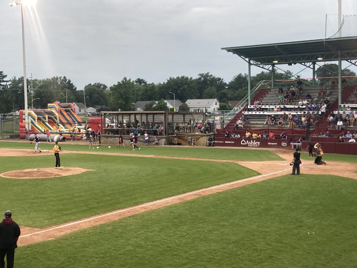 WillmarStingers's tweet photo. With Drey still behind the dish, Sam Malec takes the mound to keep the Stingers Battery going! https://t.co/su3DzwCz4L