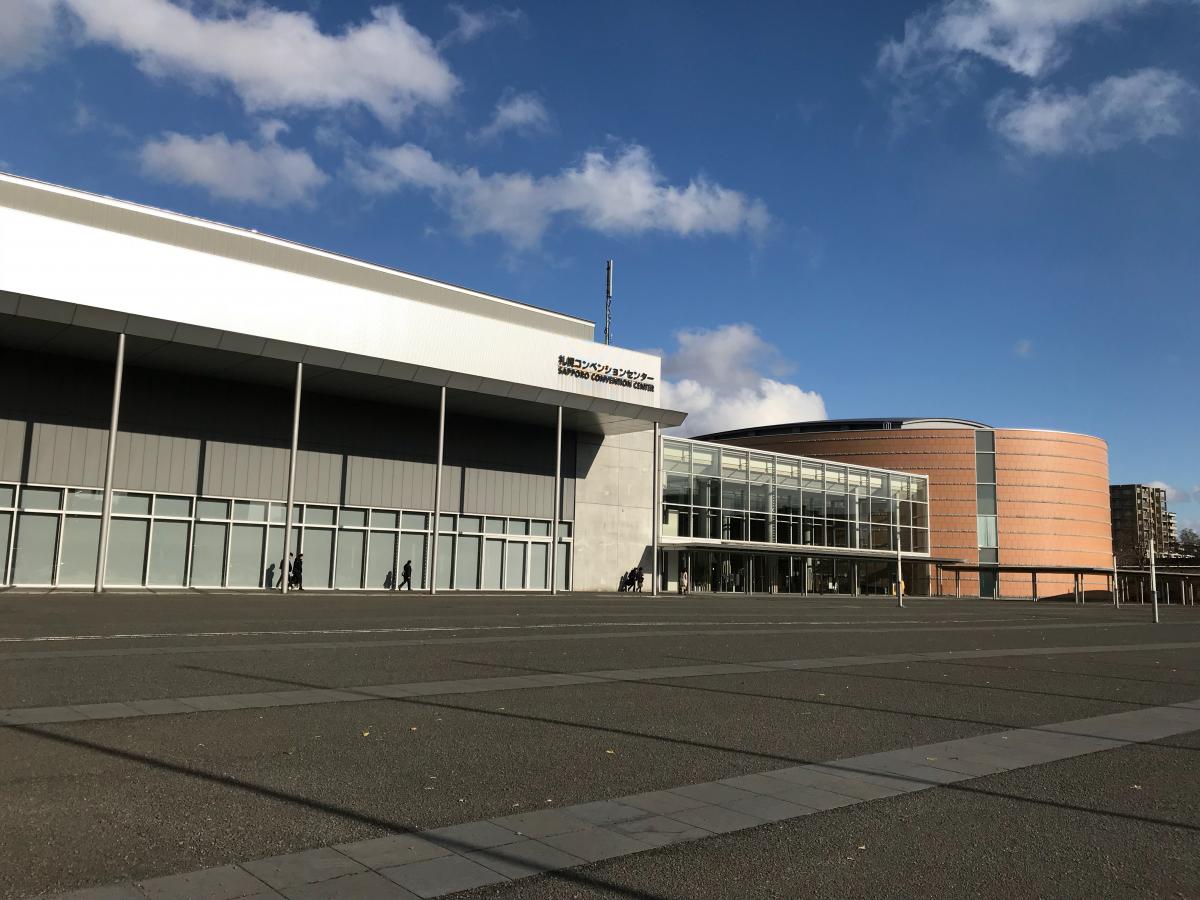 entamer_'s tweet photo. ◆札幌コンベンションセンター
＜口コミ紹介＞
大小含めた会議場と広大な駐車場を持つ札幌を代表する施設です。学会や国際会議も可能な施設です。
https://t.co/NJM0dU2UFV
#エンタメール #ホームメイトリサーチ https://t.co/4881DsxAs2