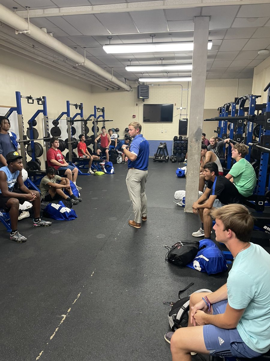 It was a privilege to have our new principal, Dr. Ryan Moody, come speak to our varsity team today! He left a lasting impression on our players and coaches!💫