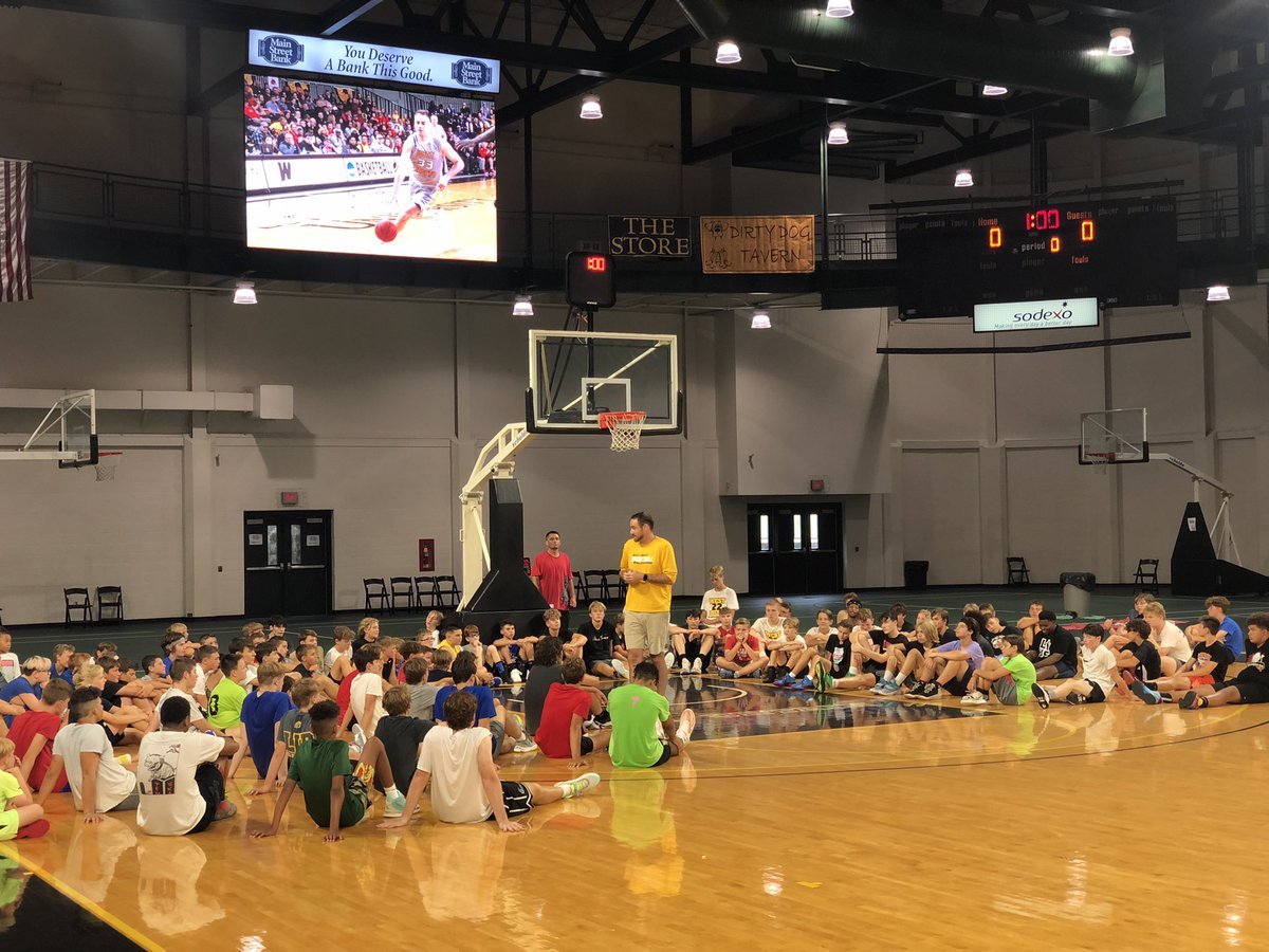 mlamberti24's tweet photo. 📸 🗣 our speakers at camp.

Sunday: Asst. Coach @HarrConnor 

Monday: Alum @Meinymuff and Current players @BryceButler_5 @zachrasile1 @MalikPg1 @ben_sarson 

Tuesday: Head Coach Ben Howlett

Fired up for our last day, Championship Wednesday!! #GoWLU #TopperNation 🏀 🏆 https://t.co/loz7nhT9fa