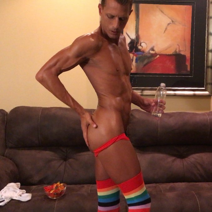 Good neeeeews! One more sale! Candy Ass https://t.co/3HcN8AXlTj https://t.co/9ebOqH17wo