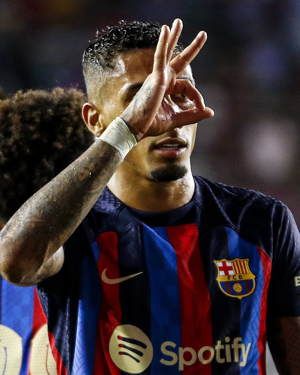 1️⃣ goal and 2️⃣ assists in the first half on his debut 🥵