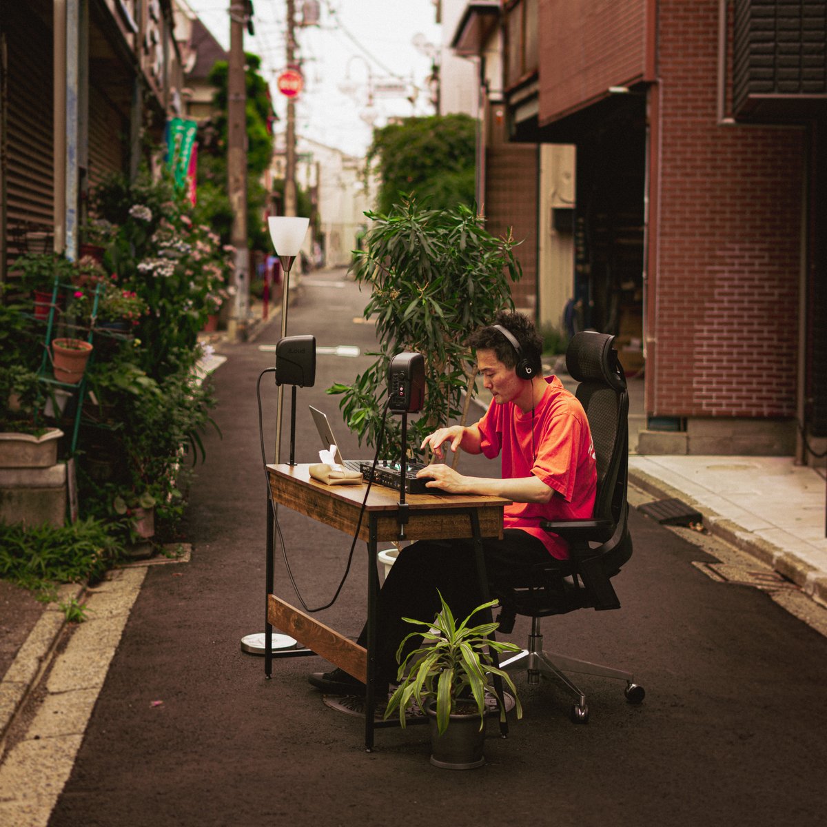 UROROS_NET's tweet photo. SHAKARA、全曲セルフプロデュースEP『street nerd』本日7月20日リリース。リリカルでスウィングする作品 - https://t.co/cmWejaXQ8D

東京で活動するレゲエアーティスト https://t.co/3gQiX1rQDw