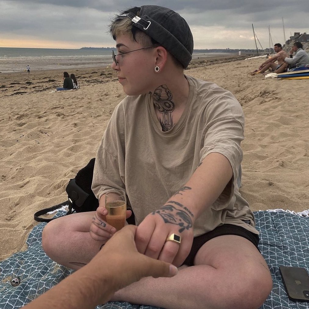 noorsdeath's tweet photo. since it’s been more than a year and 3 months of being together, here’s a gf appreciation post 🖤 https://t.co/GPqCJNhMO0