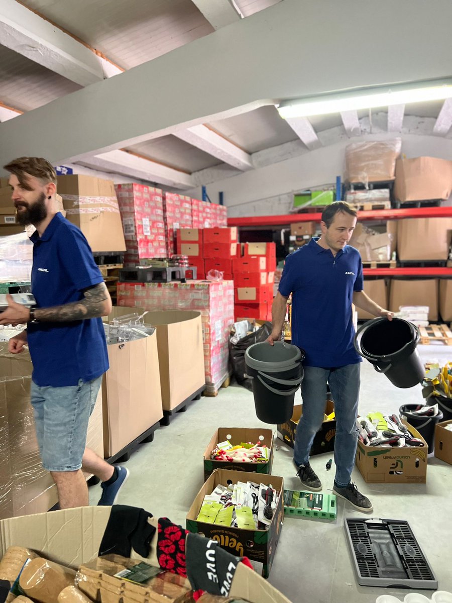 hcltech's tweet photo. HCL Technologies employees in Romania came together with FEBA to support the Ukrainian refugees and their families by providing food and essential supplies. We are grateful to our volunteers for their contribution to this cause. #CSR #EmployeeEngagement #HCLTechRomania https://t.co/9pbhrBK1wH
