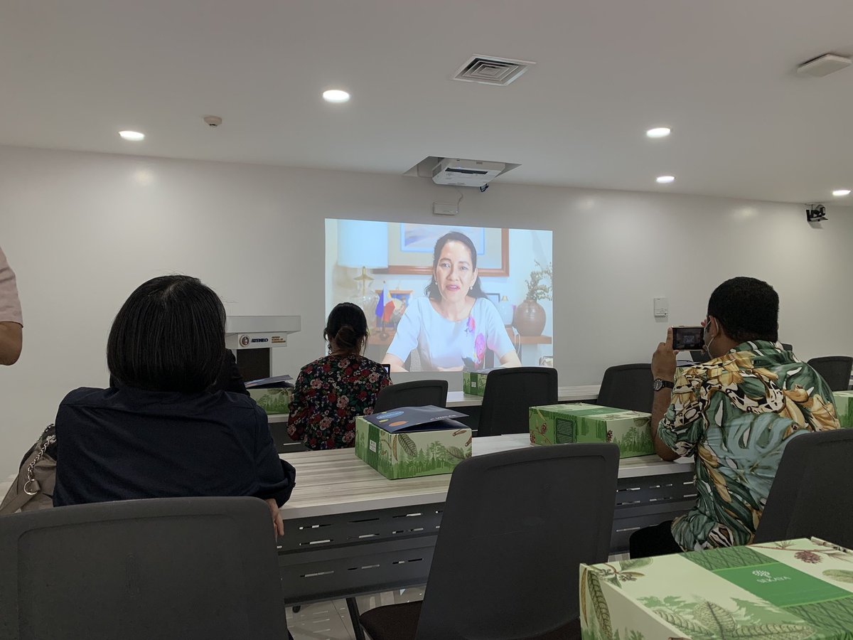 raymond_naguit's tweet image. Our mental health champion in the Senate! Salamat sa pakikiisa sa mga mental health advocates, Sen. @risahontiveros! 💚 #MoveforMH