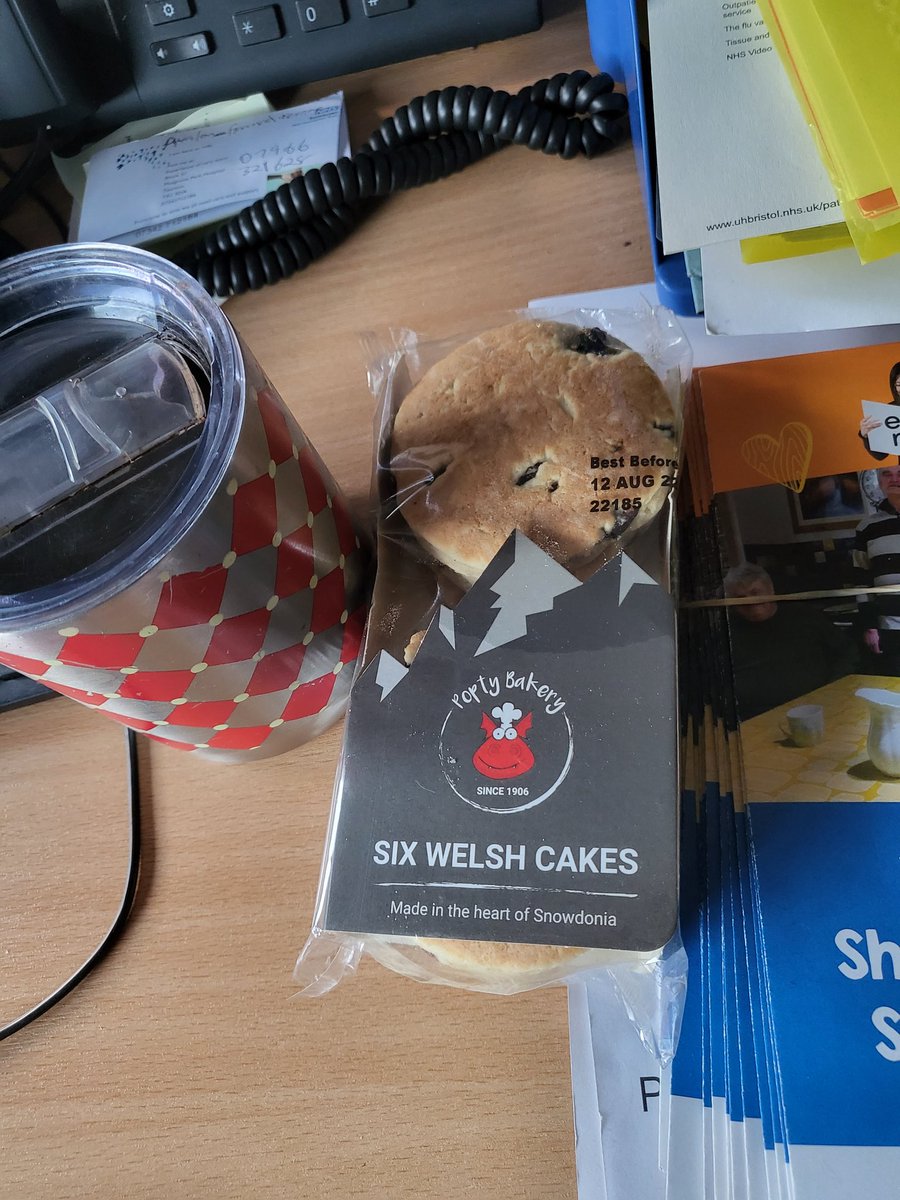 TayoEvans's tweet image. One of those mornings when you come in and  Welsh cakes smiling at you on your desk,by my amazing boss @PatientExpMph ❤❤👌thank you so much,roll on amazing day #teaminvolvement#