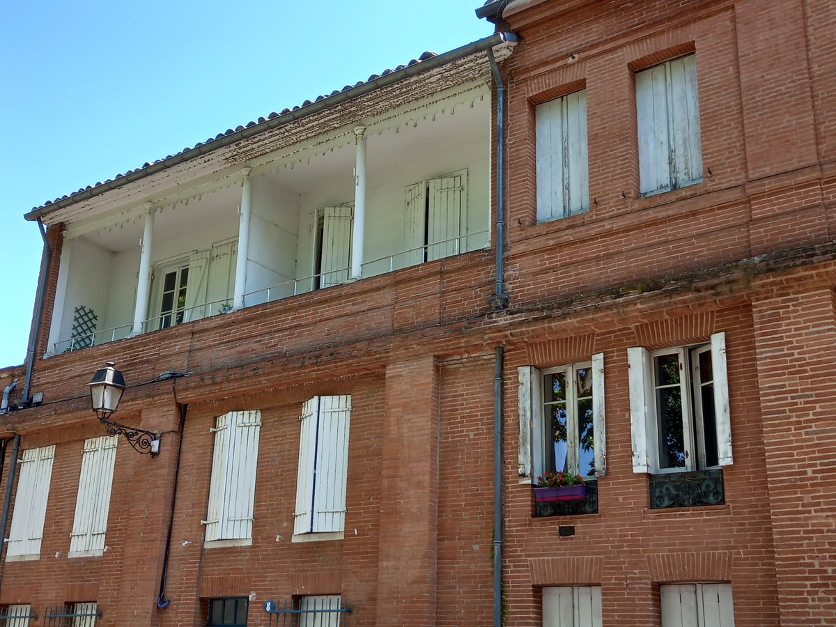 JulieG_Sust's tweet photo. Holiday pictures of external shading, southern France. As individual householder I do wish it was easier in the UK to find shading that is external, movable, manual, and still allows air flow. #shading #overheating #housing #retrofit #adaptation #ClimateAction https://t.co/QW3pNPPa9R