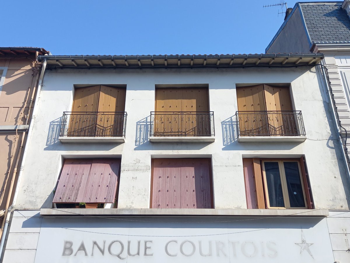Holiday pictures of external shading, southern France. As individual householder I do wish it was easier in the UK to find shading that is external, movable, manual, and still allows air flow. #shading #overheating #housing #retrofit #adaptation #ClimateAction