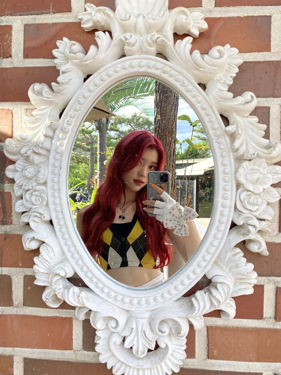 FOREVER_SXT's tweet photo. 220720 UNIVERSE FNS #샤오팅 https://t.co/9Hk0QpFCdK