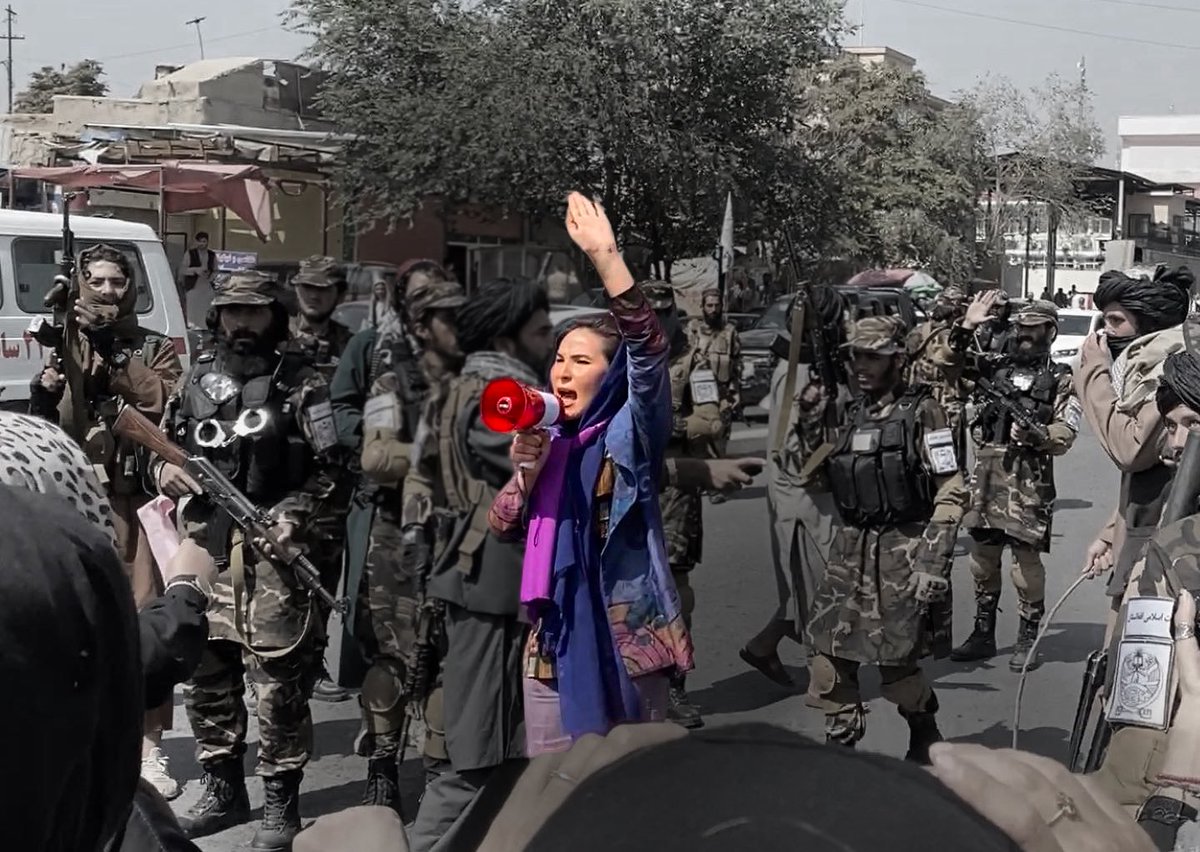 Merci au <a href="/PrixBayeux/">Prix Bayeux Calvados-Normandie</a> d'avoir sélectionné notre reportage « A travers l'Afghanistan, six mois après le retour des talibans » avec <a href="/RachidaElAzzz/">Rachida El Azzouzi</a> pour <a href="/Mediapart/">Mediapart</a>. Ma photo de Rokhshana Rezai, activiste Afghane, reste dans les mémoires..publiée/partagée plus d’1 million de fois.