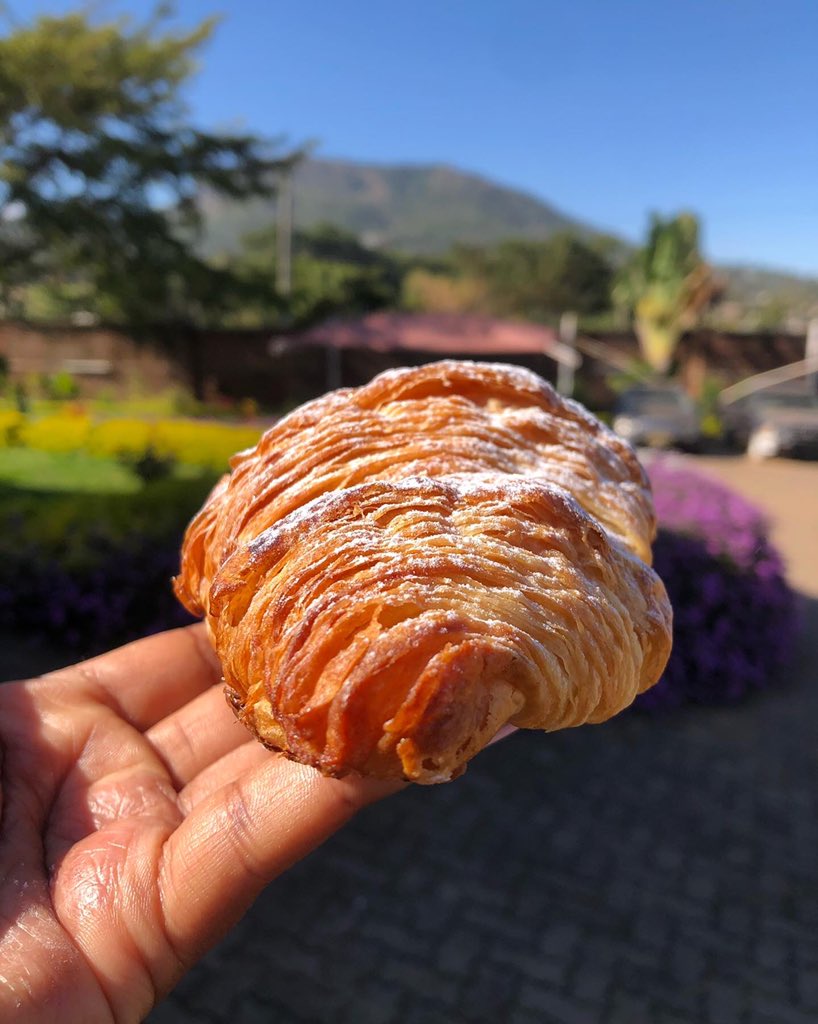 thepastrypoint's tweet photo. Vanilla croissant 💗 https://t.co/qMdX8Bt4ts
