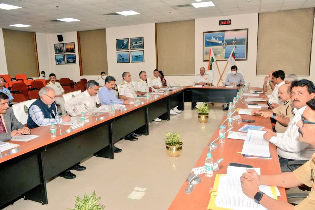 IN_WNC's tweet image. #VAdm AB Singh #FOCINC(W) &amp;amp; Shri Manukumar Srivastava, Cheif Sec MH Gov jointly chaired the inaugural apex level #CoastalSecurity review meeting on 19 Jul, attended by reps of #IndianNavy, @IndiaCoastGuard, IB, #Customs, #CISF, @MumbaiPortTrust, #NCB, #NSG, #DGP, Oil &amp;amp; Gas corp.