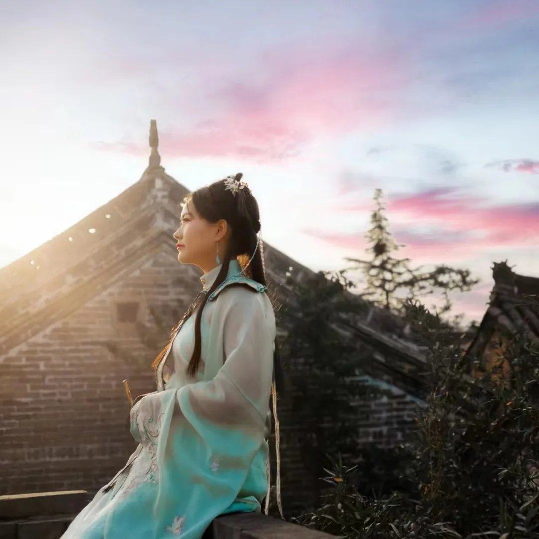 AmazingHanfu's tweet photo. #HanCheng, a Historical City Brings Travelers Return to Ancient China#
HanCheng is a national historical city in China. It has 947 heritage sites and 52 ancient villages. People in hanfu walk in the ancient city, seem to pass through time and space to return to old time. https://t.co/XtBe8IeOwl
