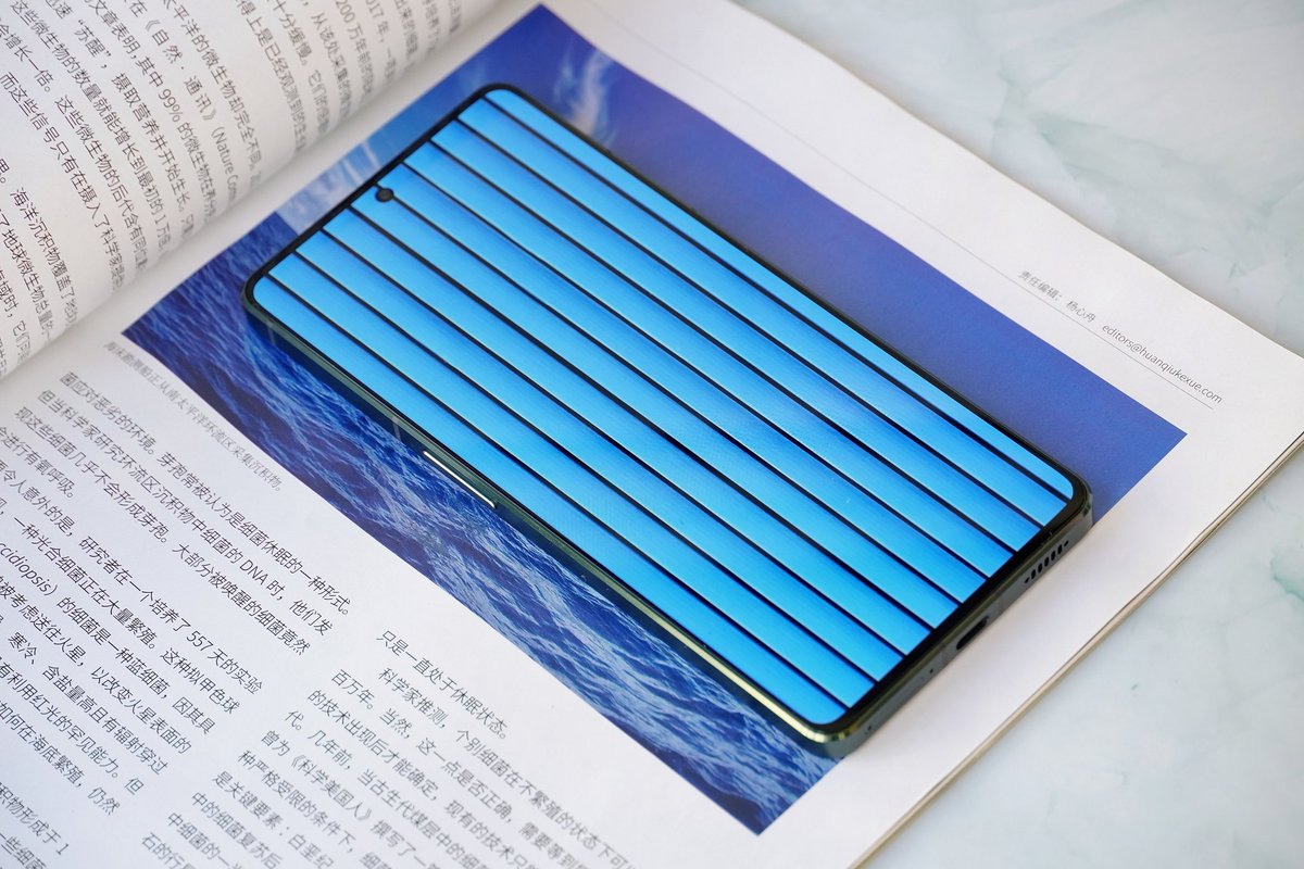 UniverseIce's tweet image. Bezeler joined the new member ZTE Nubia Z40S Pro. Bezel on both sides was only 0.95mm, and I was moved to cry.