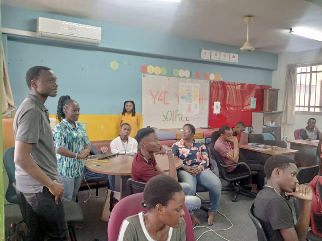 Y4CLab's tweet photo. Day 3 of the Y4C 2022 Practical Training, that officially started on 18th July. Students getting  experience from the previous cohorts and learning on skillset mapping at the very early stages of the program.
@UNICEFTanzania, @coict_udsm https://t.co/sERuz1fbz8