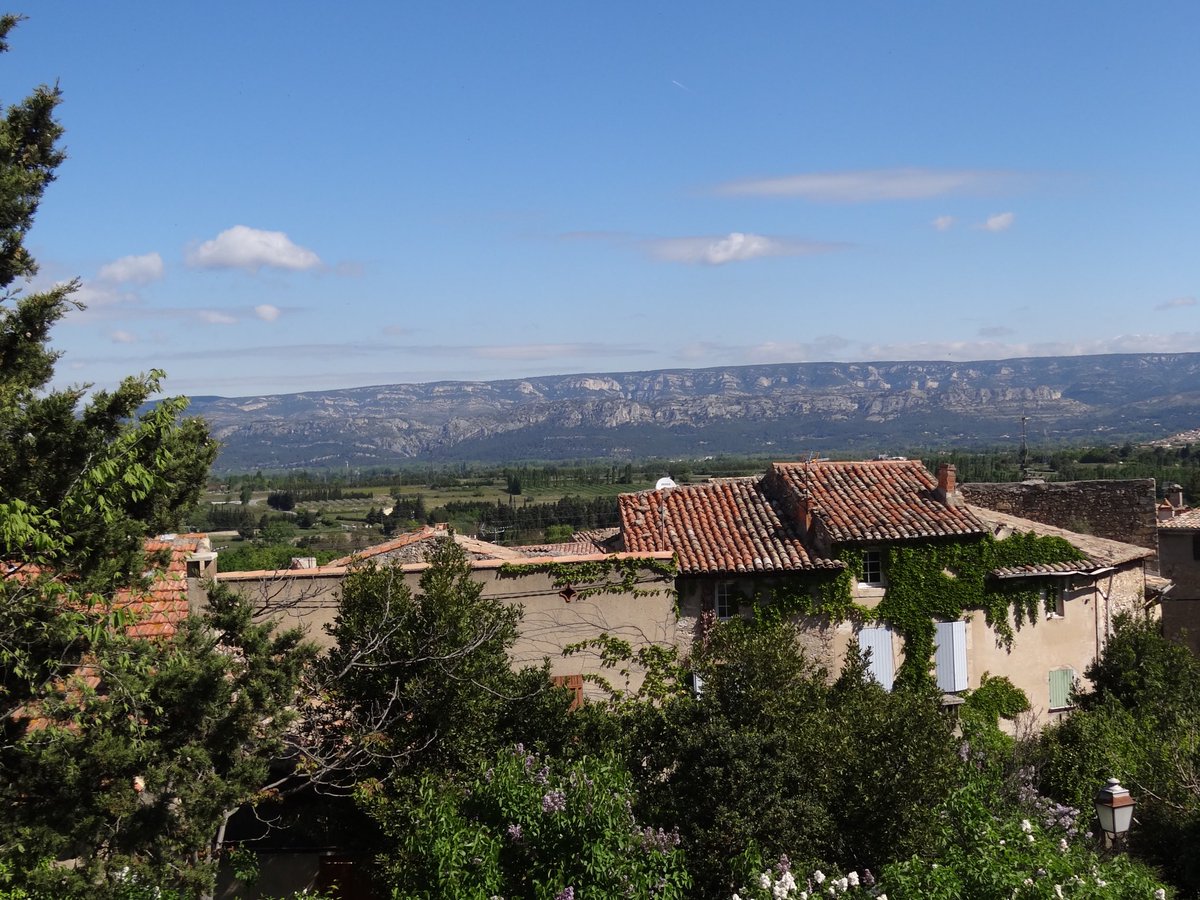 Jan_Leeming's tweet photo. Been visiting #Alleins since 1974. Adore the area. Would love to live here💖 View from bedroom ruined C16th Chateau. Terrace and view of #Luberon. Inland and away from touristy areas Provence is stark and stunning 💖 https://t.co/29JRpEdPHJ