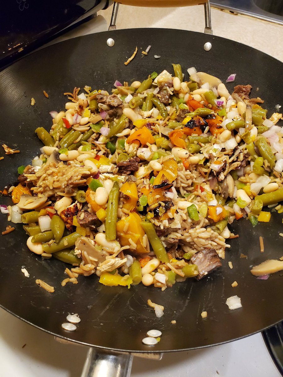 ItzThatLemon's tweet photo. #EighteenPlates
#CooktoCalm
Leftovers in the fridge, had to whip up something. https://t.co/QtrUHdmF5Q