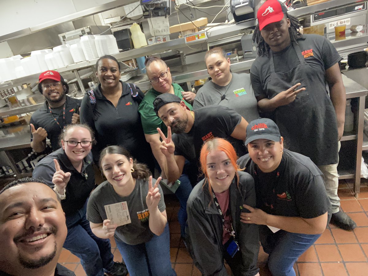EricEstrada713's tweet image. Phenomenal day today in H-Town Playing restaurant in 4 of my restaurants with my amazing #RISE Leaders diving deep into our 🌶s Systems #5Ops &amp;amp; hearing my GMs tell their #ChilisGrow story to my RISERS along with some well deserved recognition for our amazing TMs.#ChilisLove
 #🌻