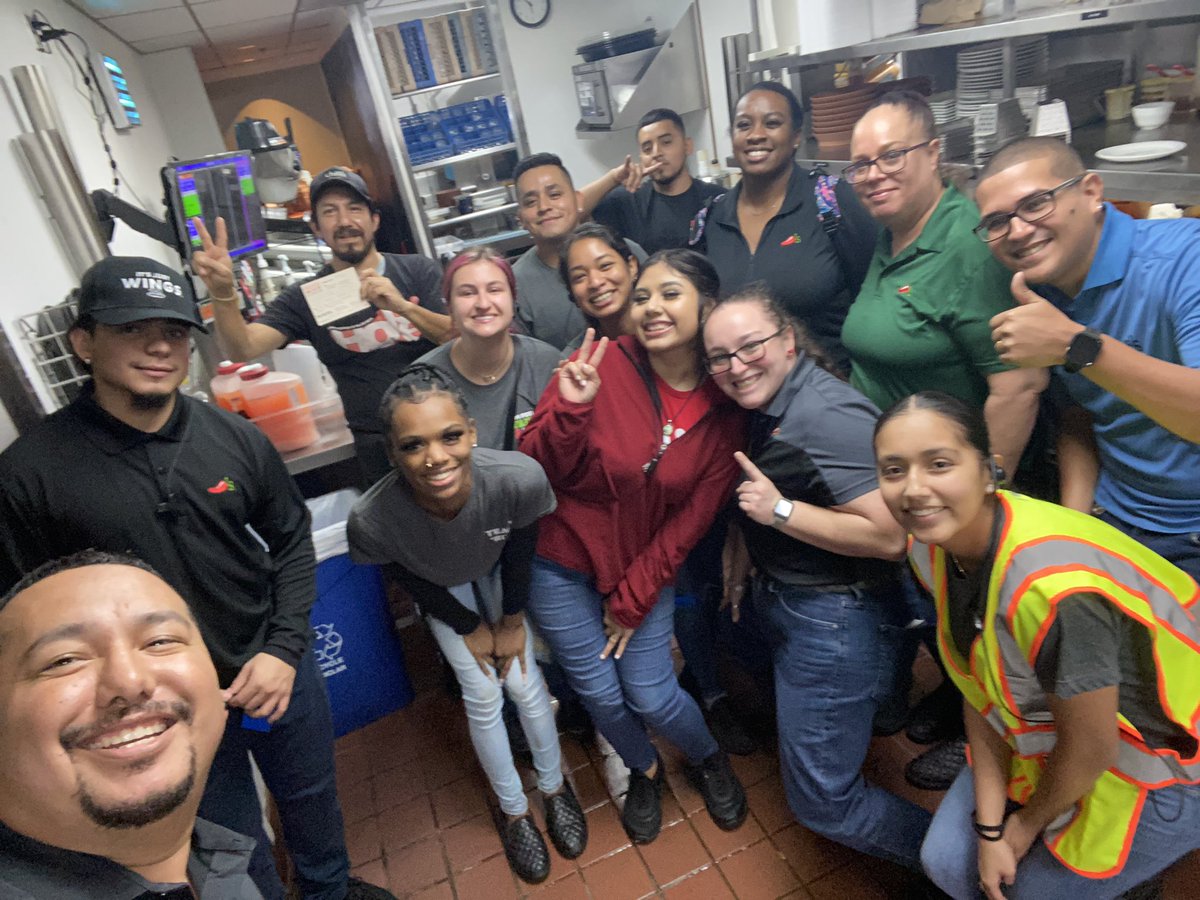 EricEstrada713's tweet image. Phenomenal day today in H-Town Playing restaurant in 4 of my restaurants with my amazing #RISE Leaders diving deep into our 🌶s Systems #5Ops &amp;amp; hearing my GMs tell their #ChilisGrow story to my RISERS along with some well deserved recognition for our amazing TMs.#ChilisLove
 #🌻