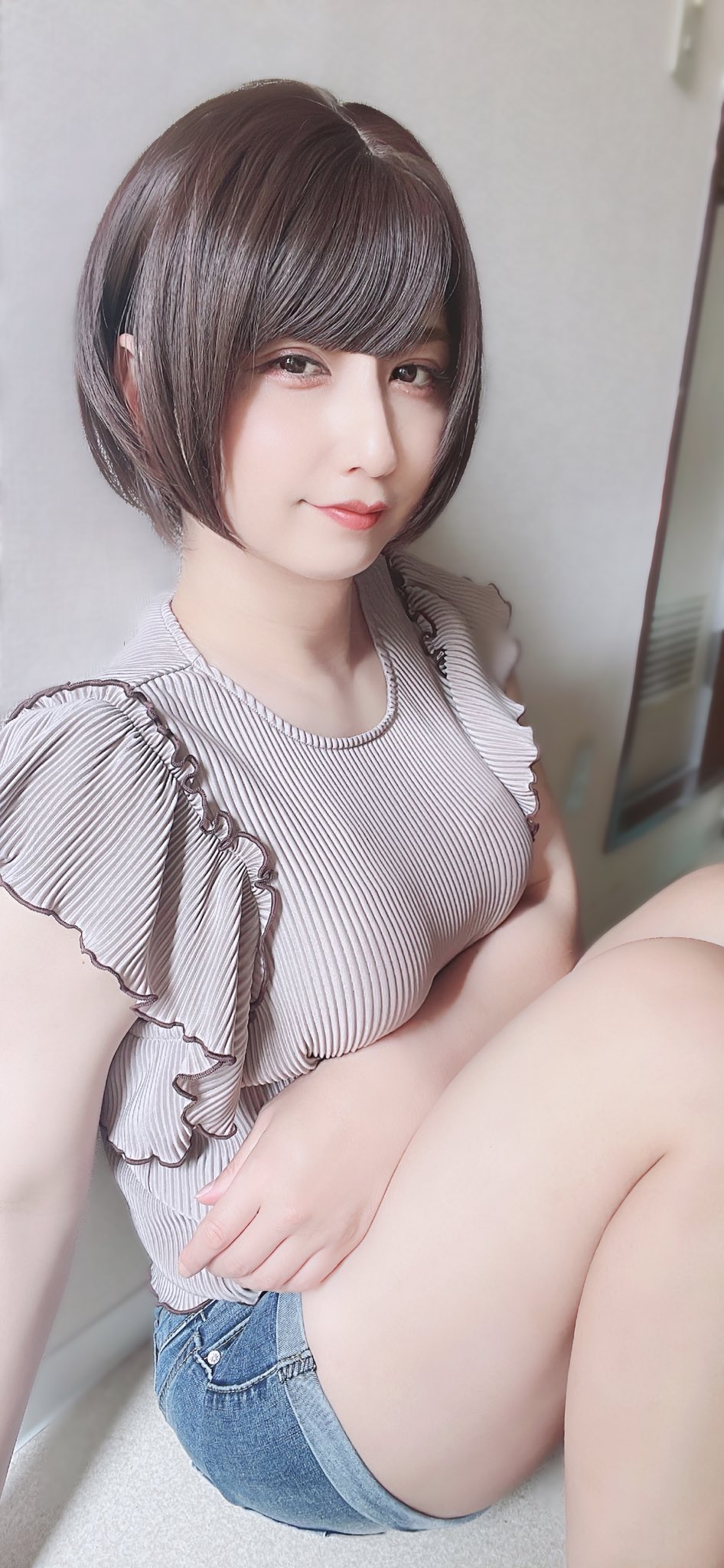 ショートボブ 巨乳 