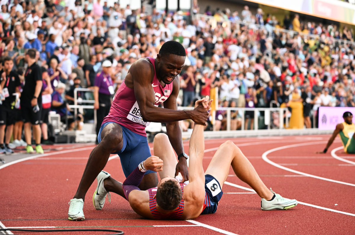 The reaction when <a href="/_Kingben_/">Rai Benjamin</a> saw his Team USA teammate <a href="/TrevorBassitt30/">Trevor Bassitt, OLY</a> got bronze in the <a href="/WCHoregon22/">World Athletics Championships Oregon22</a> 400m hurdles is incredible.

What a photo captured by Johnny Zhang for <a href="/CitiusMag/">CITIUS MAG</a> 👏
