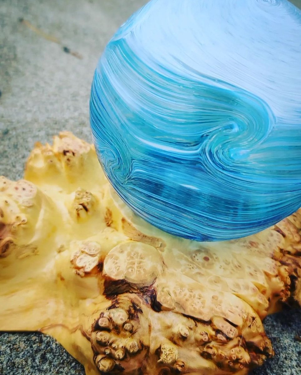 MandM071914's tweet photo. After years and years of searching Lincoln City for a Finders Keepers glass orb we finally.....bought our own ๐คฃ
๐๐๐ณโ๏ธ
#finderskeeperslc #explorelincolncity #pnwadventures #beachvibes #glassblowing #taftdistrict #glassorb https://t.co/utggKFGW64