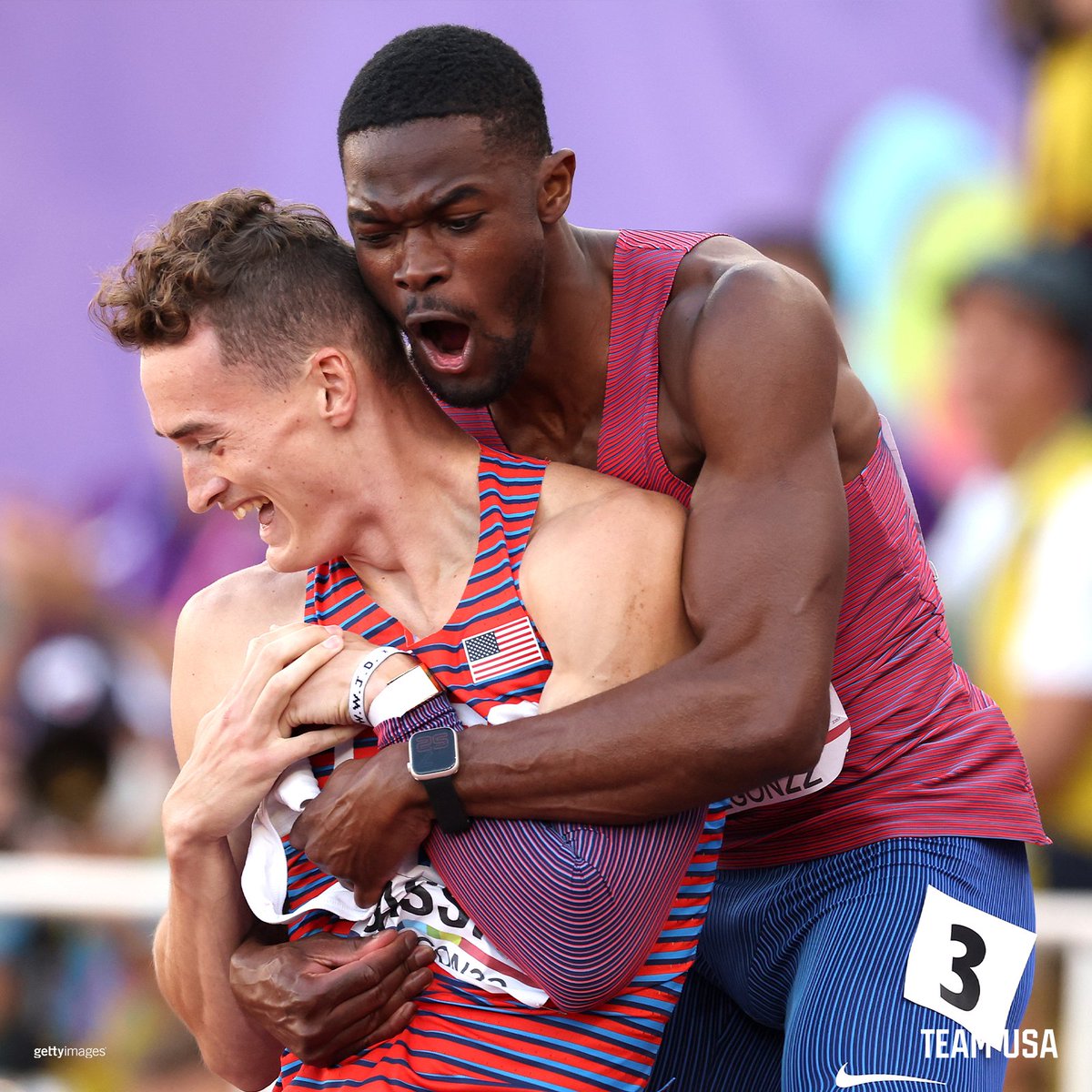 TeamUSA's tweet photo. HUG ME (BRING IT IN) 🤣

#WorldAthleticsChamps x #WCHOregon22 https://t.co/AFPVMrfH8m