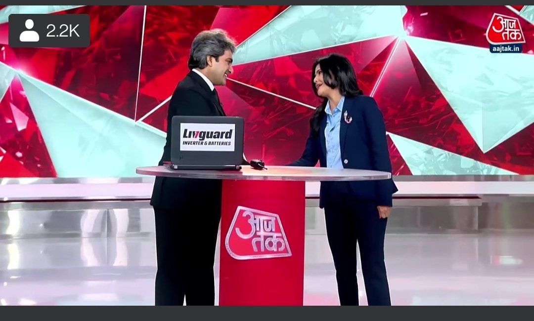 Epic..Together searching Chip in INR 2000 Note... #SudhirChaudharyAajTak #SudhirChaudhary #swetasingh