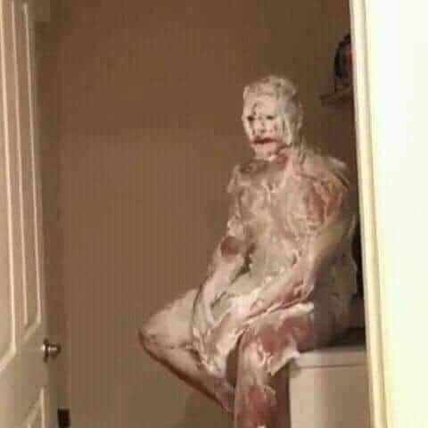 *Suena "Lonely" de Justin Bieber"

Yo en plena ducha: