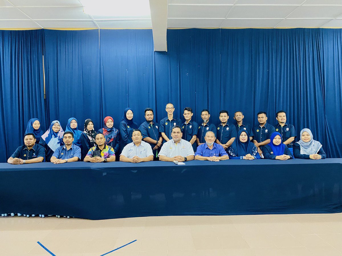 ppkbota_lambor's tweet photo. ✨ BAHAGIAN PENGURUSAN ✨

Program Taklimat Perintah Gaji Minimum 2022 Bagi Kakitangan Pertubuhan Peladang Kawasan Bota/Lambor 

Tarikh : 19 Julai 2022
Masa : 3.00 petang 
Tempat 📍: Bilik Gerakan PPK Bota/Lambor https://t.co/q07YBvONCV