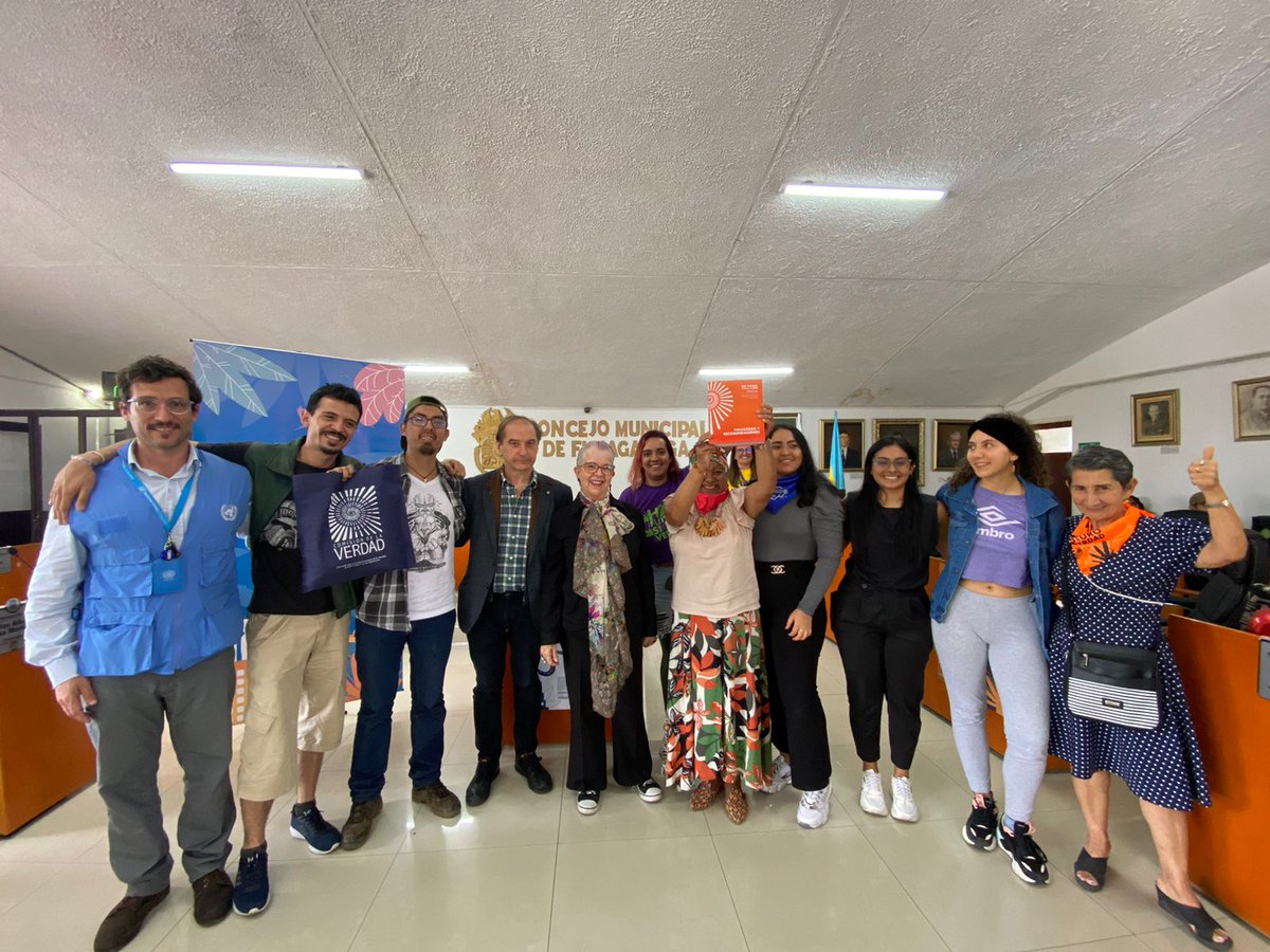 ComisionVerdadC's tweet photo. Asimismo, el capítulo de hallazgos y recomendaciones del Informe Final de la @ComisionVerdadC fue recibido por diversas organizaciones y entidades como hoja de ruta para avanzar hacia la construcción de paz en el territorio. https://t.co/KoDka9eIKU