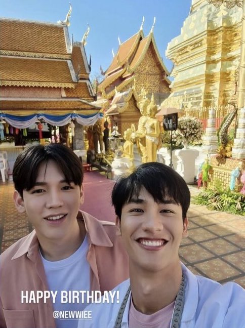IT TOOK TAYNEW 2 YEARS. IT TOOK THEM 2 YEARS! 2 YEARS TO FINALLY GREET EACH OTHER ON PUBLIC 😭