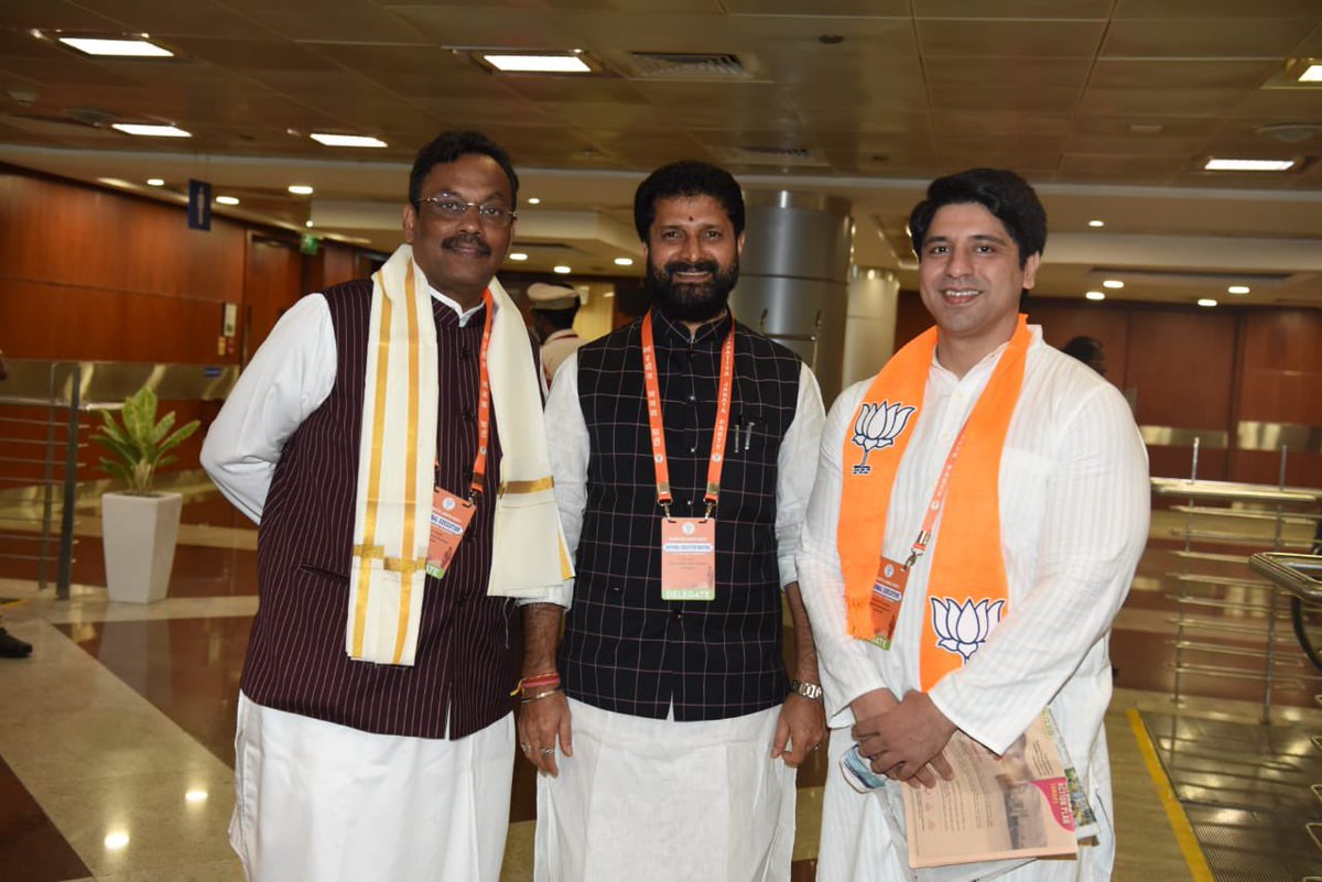 भारतीय जनता पार्टी के राष्ट्रीय महासचिव और हमारे बड़े भाई श्री <a href="/TawdeVinod/">Vinod Tawde</a> जी को जन्मदिन की ढेरों शुभकामनाएँ।