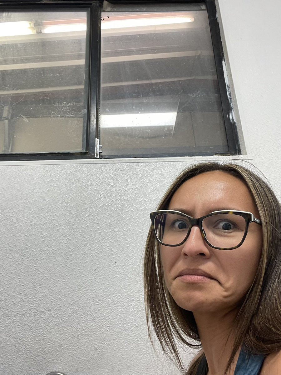 Charleyraee's tweet photo. Why is there a window above this toilet??? On high alert 🚨 https://t.co/hmr0cpsOeP