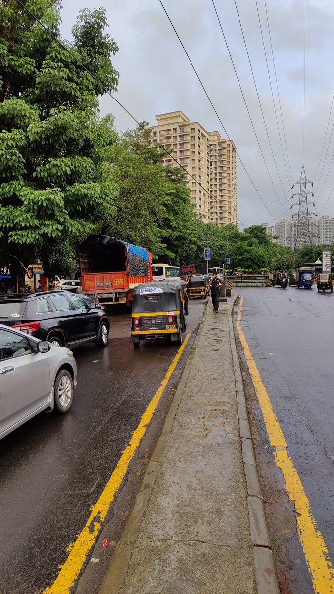 indranildas1966's tweet photo. Traffic congestion on GBroad THANE,internal routes Jammed,who are the sufferers,for whose mistakes, big question,ultimately common people pay the price timely tax deduction/ submissions,reaching office in time, patients cannot reach hospitals @cmo @PMOIndia @Bee19861 https://t.co/aqvc80mtFL