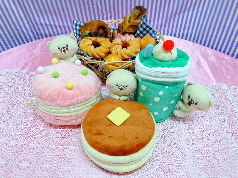 7月23日（土）からGiGO・セガのお店でスタートする「ともだちはくま」の限定４アイテムから
「もぐもぐ くいしんぼうポーチ」をご紹介！

トゥンカロン/パンケーキ/クリームソーダの形のポーチ♪
コンプしたい可愛さです☆

「限定景品セット」が当たるTwitterCPも開催中！