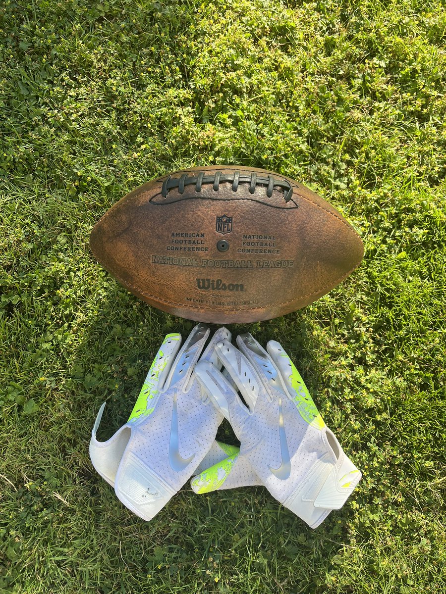 BraxtinFrier's tweet photo. Finally started to just throw the ball around and get my hands going. Next step in running 👍🏻 https://t.co/5RD6CyMfSt
