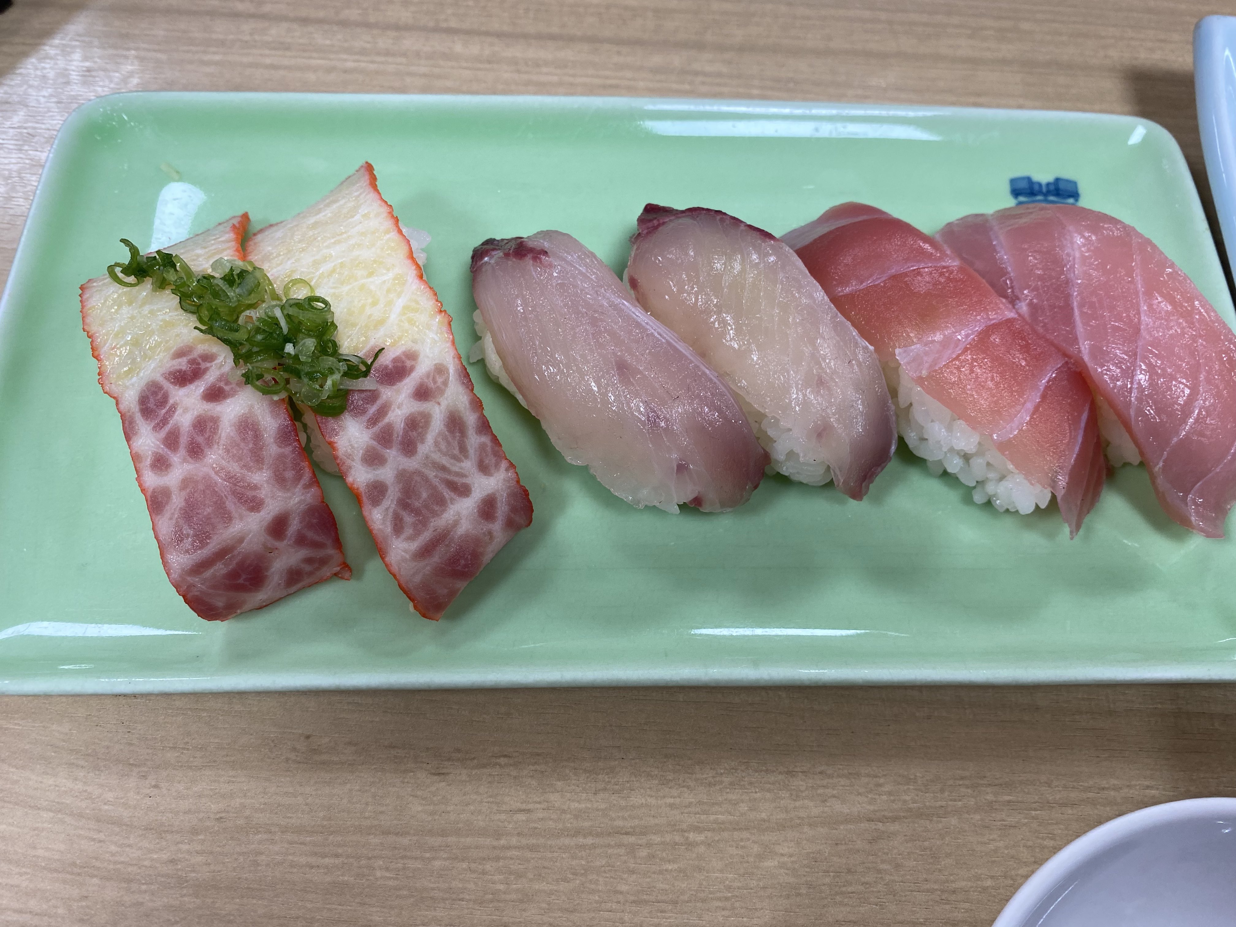 たけさん お昼はクライアント様から長崎のお寿司を頂きました クジラベーコンの鮨とか初めて食べた ランチ サラリーマン ランチ T Co V1dy2qj6tq Twitter