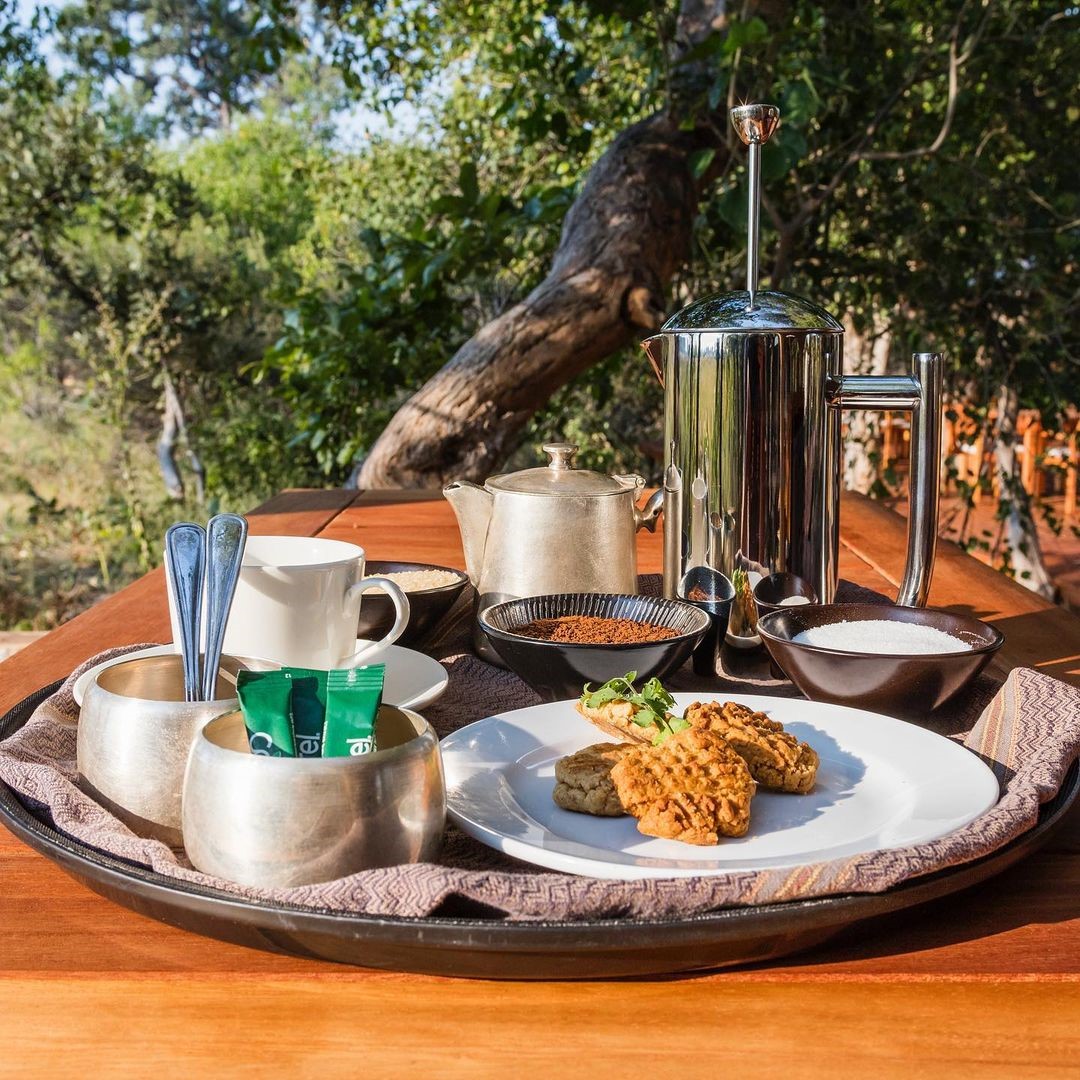 The only way to start your morning - hot freshly brewed coffee and home baked biscuits in the wild. ☕️
Have a good Day.
#coffee #nature #relax #relaxation #luxury #luxurytravel #luxurytents #luxurycamps #safari #luxurysafari