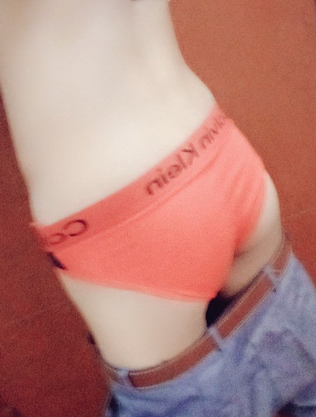 Forrent92631121's tweet photo. Love is Red I love red ❤️❤️ #for_rent #new_tweet #retweet_formeet #gay_18 #karachi_cute_boy https://t.co/fUyScAzEit