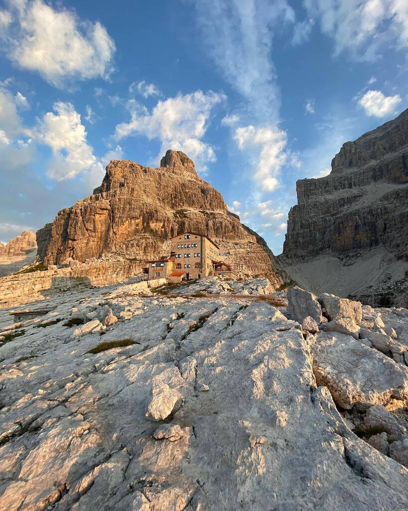 Parciparlatravl's tweet photo. Good Morning Dolomiti.
.
.
.

#dolomiti #dolomitiamo #dolomitiunesco #rifugiopedrotti #dolomitidibrenta #igtravel #igitaly #moutainlovers #landscapephotography #naturephotography #naturelovers #mountainmylife #montagne_my_life #montagne #refuge #sunrisel… https://t.co/ctMQJ9y5OZ https://t.co/JiFsQNzRQP